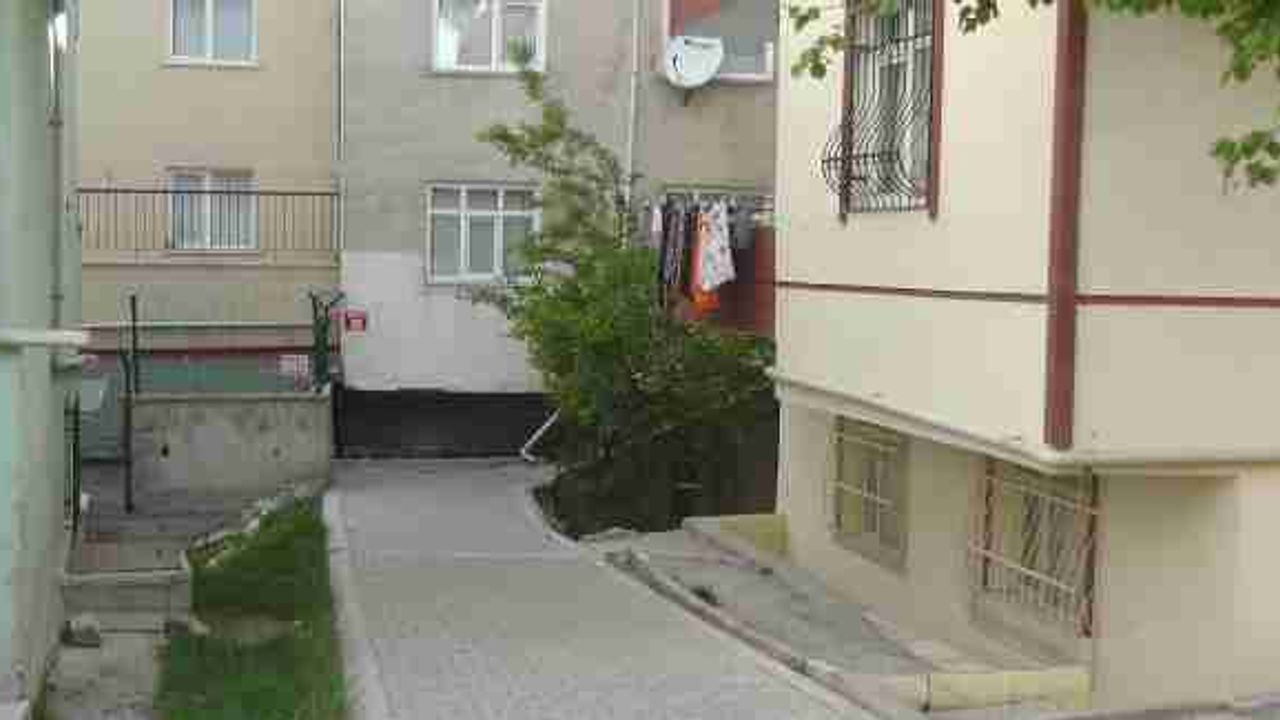 Yeğen, dayısı ve yengesini bıçakla öldürdü, oğlunu yaraladı