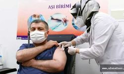 İlk Koronavirüs Aşısı Sağlık Bakanı Fahrettin Koca’ya yapıldı