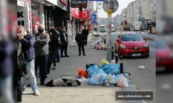 İstanbul'da Caddeler çöp yığınlarıyla dolu, İşçilerin çöp kavgası!