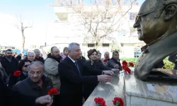 İzmir Güzelbahçe'de Uğur Mumcu büstü ve ismiyle yaşatılıyor