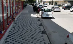İzmit'te Şehit Kazım Caddesi'nde kaldırımlar yenilendi