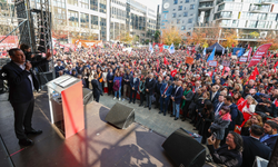 Özgür Özel, Bürüsel'de 'Millit İradesine Sahip Çıkıyor' mitinginde...