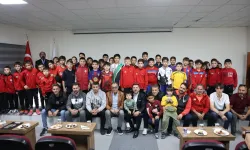 Rasim Arı'dan minik futbolculara krampon