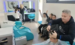 Antalya'da mobil kuaför tırı öğrencilere hizmette