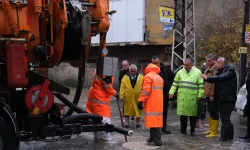 Adana Büyükşehir'den su baskınlarına anında müdahale