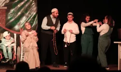 Bursa Osmangazi'de engelli bireyler sahnede ustalara taş çıkarttı