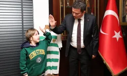 DMD hastası Yağız Efe'ye Başkan Aydın'dan destek