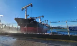 Ege açıklarında kuruyük gemisi karaya oturdu