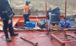 Karadeniz'de karaya oturan Türk gemisinin mürettebatı tahliye edildi