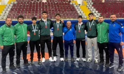 Konya Karatay'ın U17 güreşçileri şampiyonluk yolunda