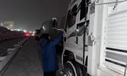Şahbaz Derneği kar yağışında yolda kalan vatandaşların yanında