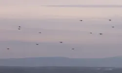 Türkiye'de ilk! Sürü İHA'lar gerçek mühimmatla hedefi vurdu