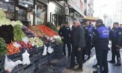 Zabıta kaldırım işgalini affetmedi