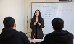 Antalya Büyükşehir'in gençlere eğitim desteği sürüyor