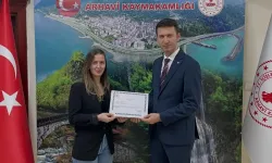 Artvin Arhavi'de kütüphane personeline başarı belgesi