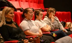 İzmir Bornova'da özel çocuklara sinema keyfi