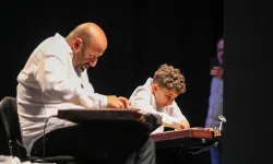 Bursa'da kanun resitalinde dede torun kapıştı