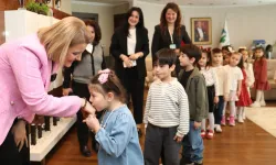 İzmitli miniklerden Fatma Başkan'a bayram sürprizi