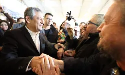 Özgür Özel orucunu Manisalılarla açtı... Bayramda da Manisa'da olacak