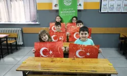 Sakarya Büyükşehir öğrencilerle milli marşı andı