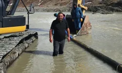 Ağrı'da Muhtar Yavuz Özen'in girişimiyle su hattı onarıldı