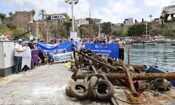 Antalya'da deniz dip temizliği... 5 ton çöp çıkartıldı