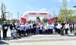 Balıkesir'de otizm farkındalığı için koşuldu