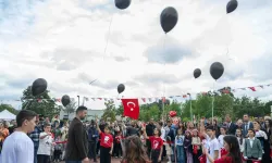 İzmir Bornova'da gökyüzü çocukların