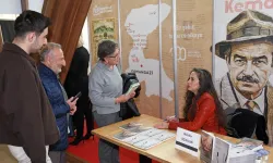 Nilüfer Açıkalın Bursa'da Osmangazi standında okurlarıyla buluştu