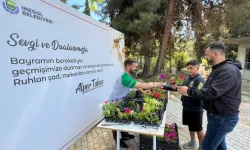Bursa İnegöl'de bayram öncesi mezarlıklar çiçek açtı