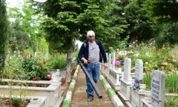 Çayırova mezarlıklarında bayram öncesi bakım
