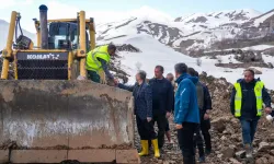 Hakkâri-Van yolunda seferberlik... Heyelan sonrası çalışmalar sürüyor
