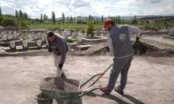 Kayseri Melikgazi'de mezarlıklar bayrama hazır