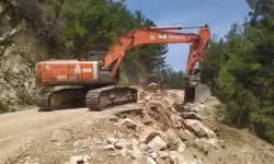 Antalya 'da Büyükşehir ekiplerinden yol mesaisi