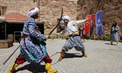 Bursa Zindankapı'da Türk kılıçları çekildi