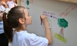 Manisa'da çocuklar hayallerini tuvallere yansıttı