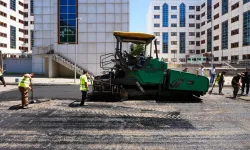 İstanbul Maltepe'de asfalt serim çalışmaları sürüyor