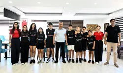 Muratpaşa Belediyespor squashta kürsüden inmiyor