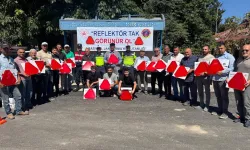 Amasya'da traktör sürücülerine reflektör uyarısı