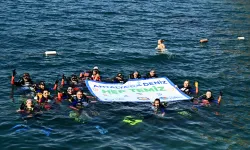 Antalya'da gönüllü dalgıçlardan Muratpaşa'da deniz dibi temizliği