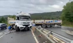 Düzce Akçakoca'da TIR makas attı, trafiği kilitledi!