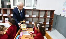 Edirne Keşan'da minik öğrencilere kırtasiye desteği