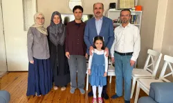 Başkan Altay'dan umreye giden aileye ziyaret