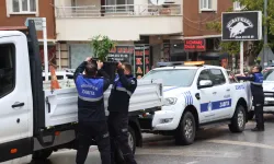 Bursa Nilüfer'de kaldırım ve yolları işgal eden tabelalar toplandı