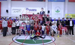 Bursa Osmangazi'de sporcular Cumhuriyet için ter döktü