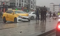 Düzce'de ticari taksi ile otomobil çarpıştı: 4 yaralı