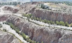 İzmir'de hafriyat toprağı kontrollü sahalarda toplanıyor