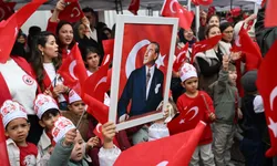 Manisa'da çocukların Cumhuriyet ve bayram sevinci