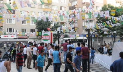 HDP midingine yapılan bambalı saldırıdan sonra meydan karıştı