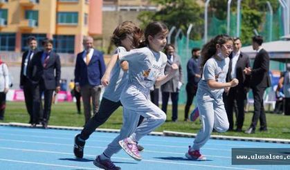 Özel Sporcular Atletizm Şenliği'nde ter döktü